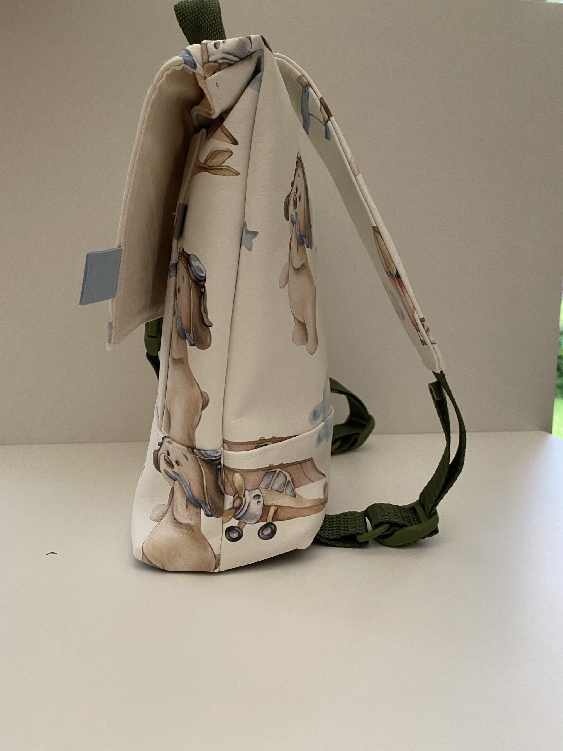 Kinderrucksack "Bär fliegt Doppeldecker" – Bild 4