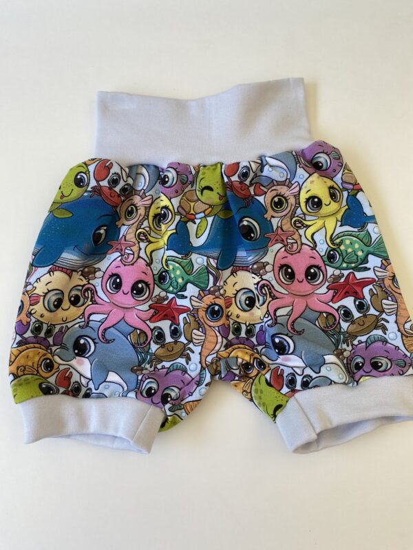 Baby-Shorts mit buntem Meeresmotiv – Größe 74/80