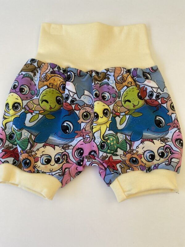 Baby-Shorts mit buntem Meeresmotiv – Größe 68/74